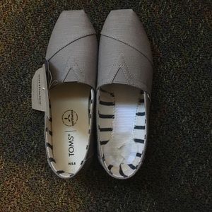 Grey Toms